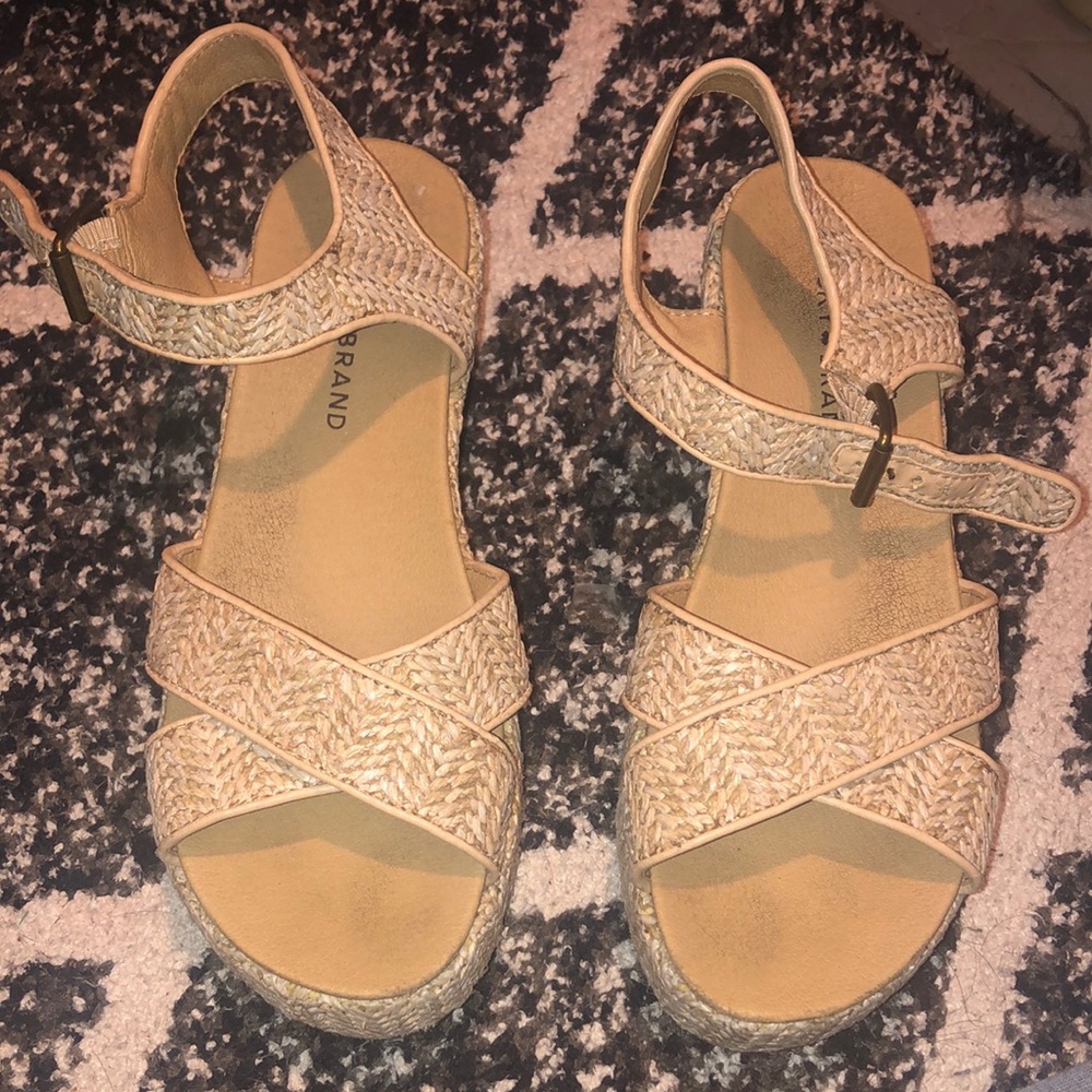 Lucky Brand Tan Sandals Comfortable Stylish Footwear